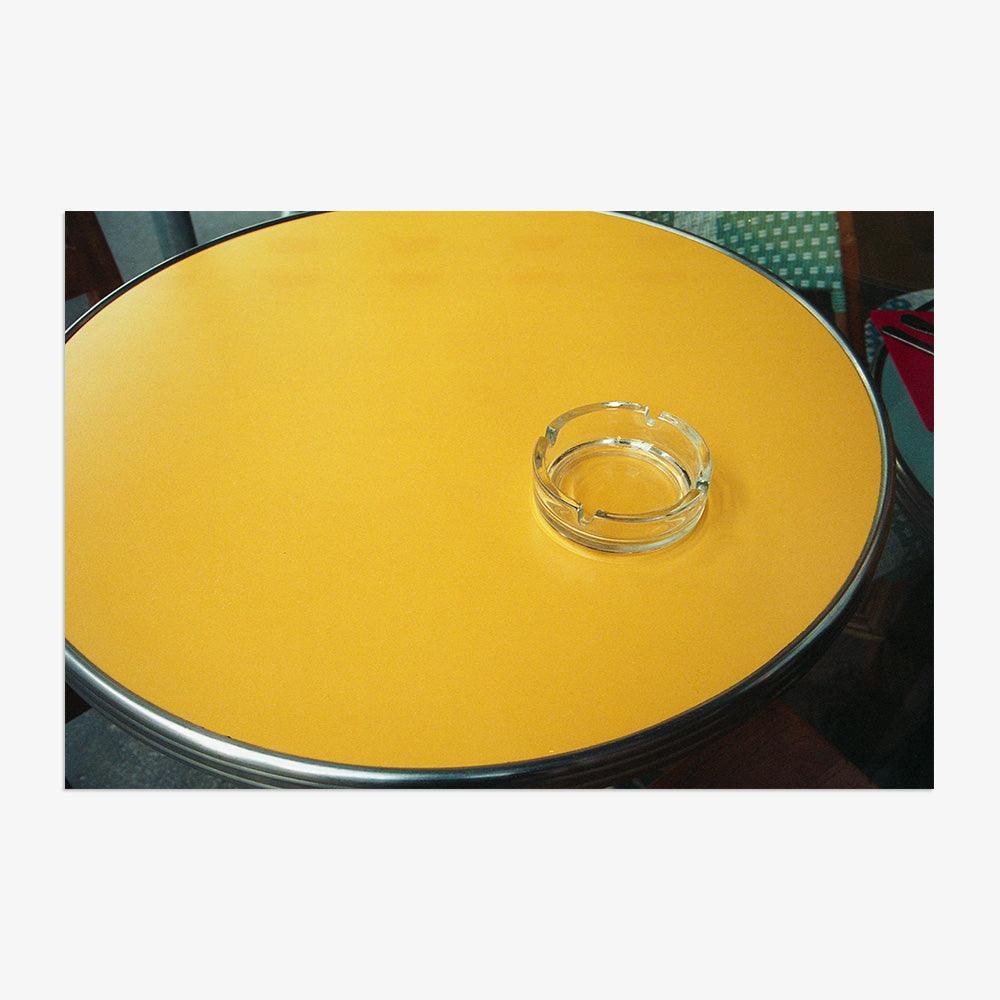 cendrier sur table