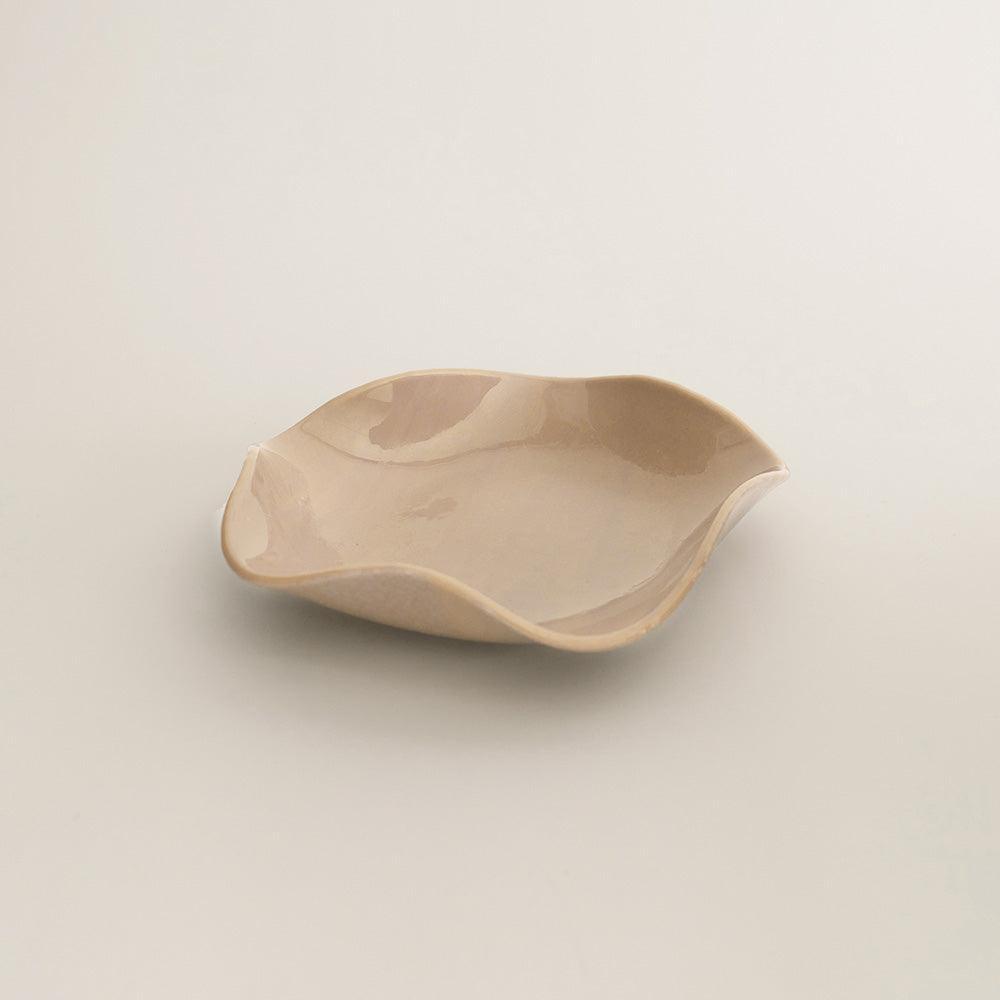 Small Petal Plate Almond (Opaque)